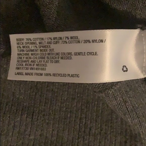 Gray V Neck Mens sweater like new!! - Picture 3 of 3